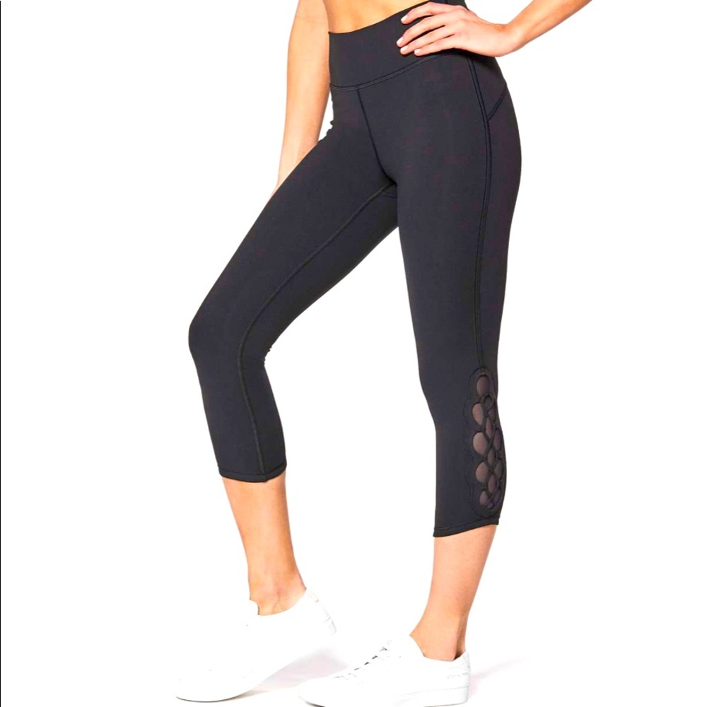 Lululemon Tied To It Crop 21" size 4